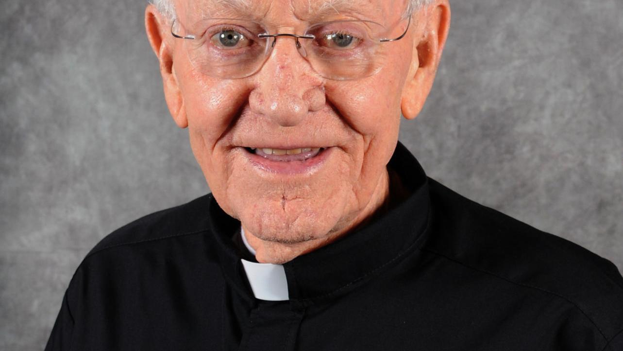Robert D. Fuller, once oldest active Catholic priest in Tucson, dies at 88